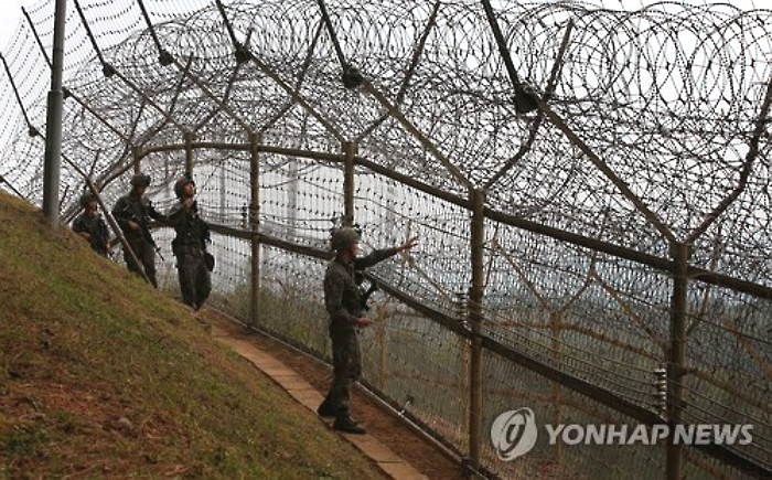 <속보> 軍, 낮 12시부로 대북 경계태세 격상