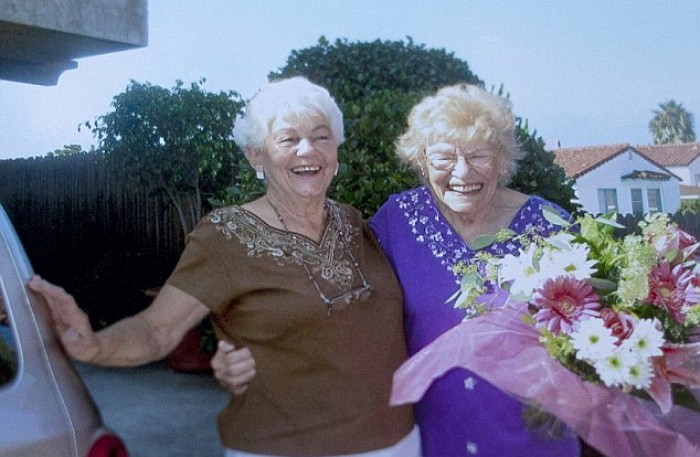 ‘성폭행’ 당해 낳은 딸을 77년 만에 다시 만난 할머니 (영상)