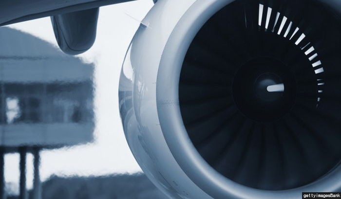 제주행 진에어 엔진에 새 빨려들어 회항…8편 결항