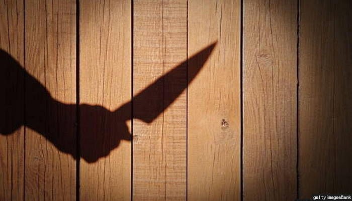 엄마 때리는 아빠 흉기로 찔러 죽인 ‘초등생 아들’