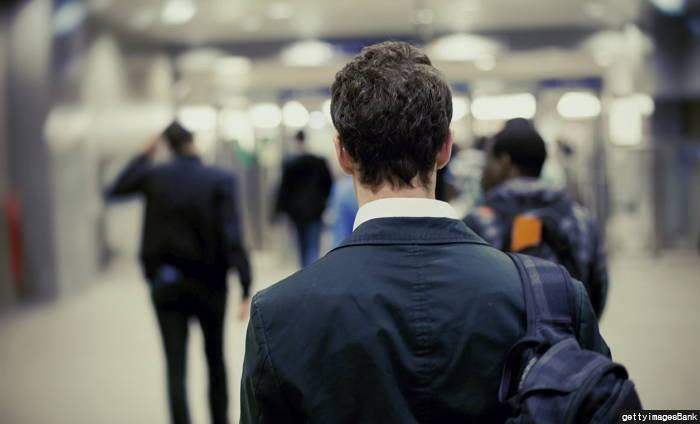 “공무원시험 합격했다” 1년간 거짓 출근해온 30대 자살