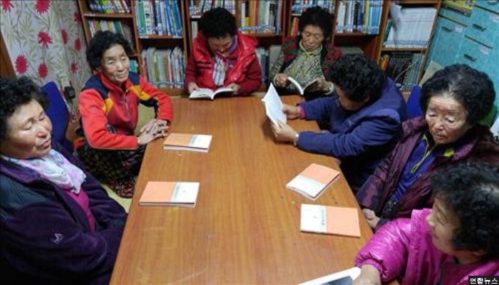 늦게 배운 한글로 문학상까지 수상한 할머니들