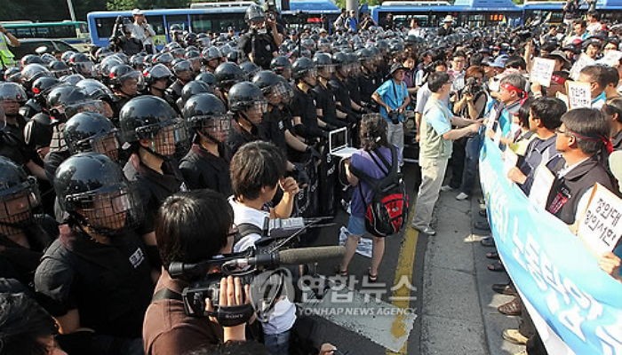 경찰, 시위 진압용 구토 유발 ‘저주파 음향기’ 도입