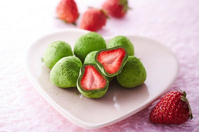 일본 교토에서 맛볼 수 있는 ‘녹차맛 딸기 모찌’