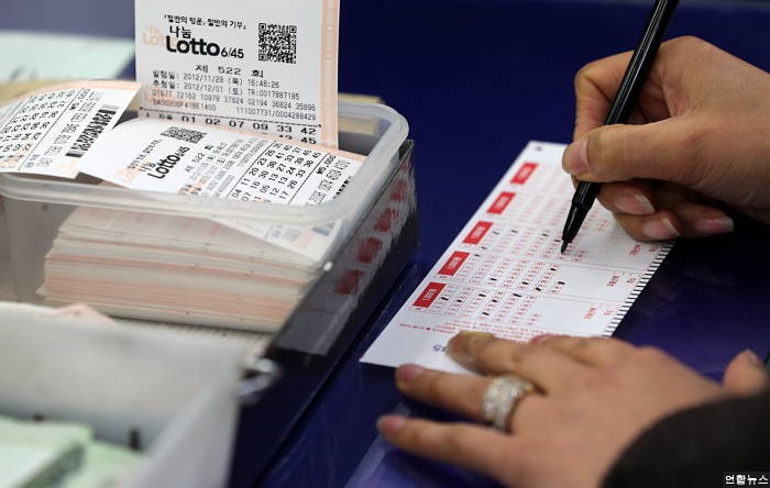 “돈 많이 벌수록 복권 많이 산다”