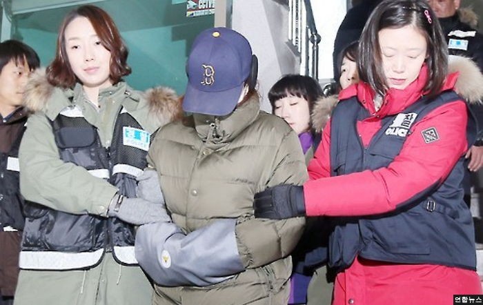 ‘눈물도 없이’ 아들 시신 훼손 현장 검증한 부모