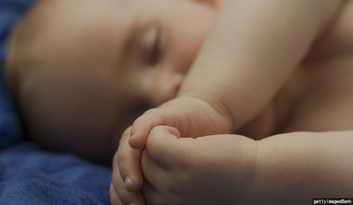 생후 7개월 아들 던져 두개골 골절 입힌 21세 엄마