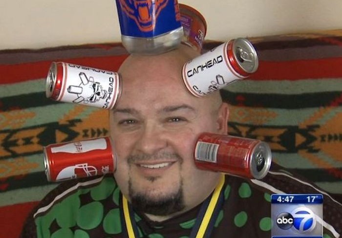 얼굴에 ‘깡통’ 붙여 일당 120만원 받는 남성 (영상)