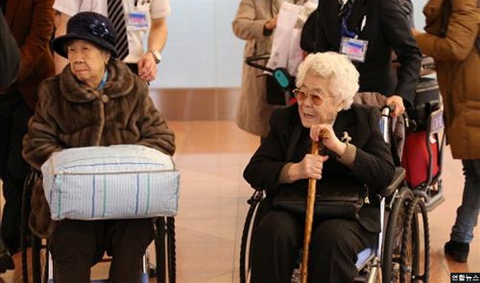 아베 총리의 사과를 받기 위해 일본 방문한 위안부 할머니들