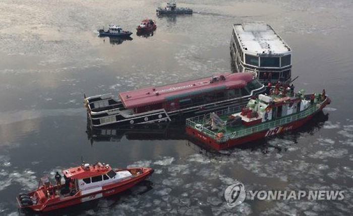 한강 유람선 사고 ‘상황전파 3분’…훈련보다 빨랐다