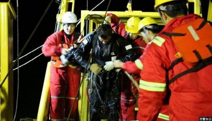 세월호 인양, 어려운 현장 여건 때문에 7월로 연기