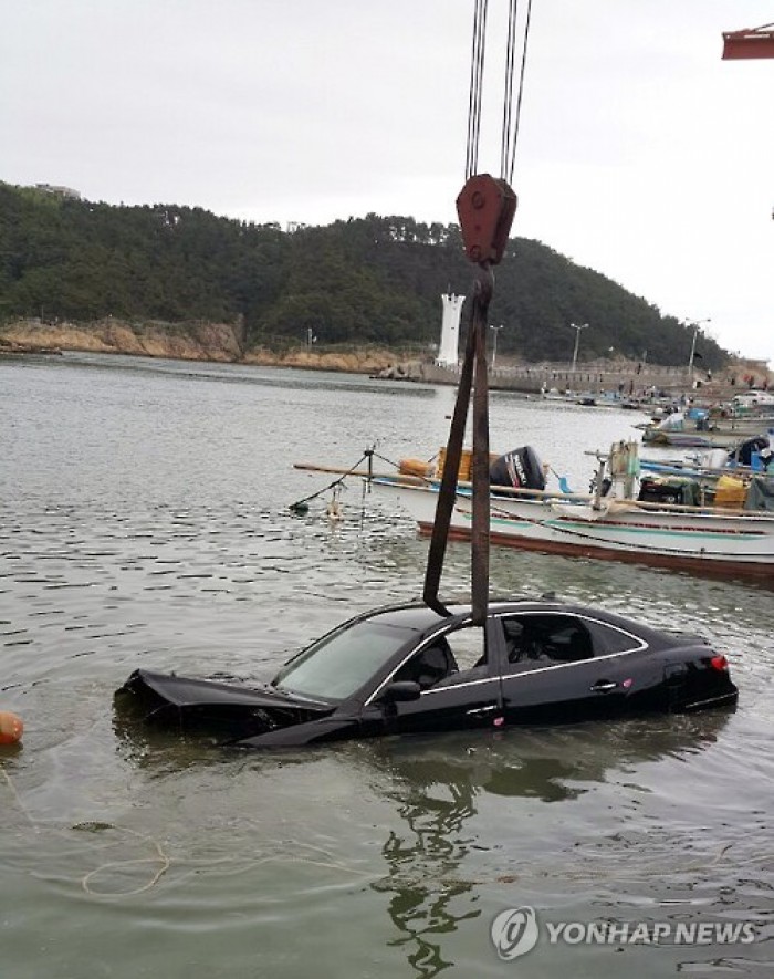 바다로 차 몰아 부인 숨지게 한 남편 집행유예