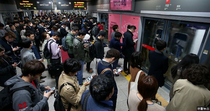 <속보> 지하철 9호선 마곡나루역 화재…무정차 통과 중