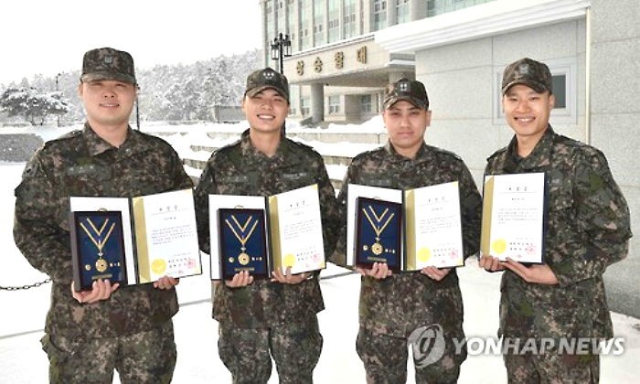 헌혈만 100회 넘어 ‘명예의 전당’ 오른 해군 장병 4인