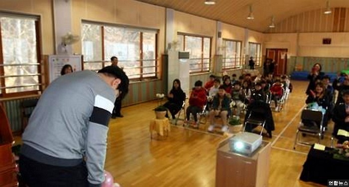 강원도 한 초등학교에서 열린 ‘나홀로 졸업식’ (사진)