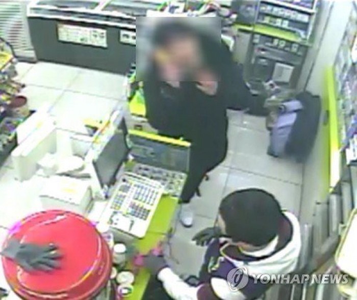 여친과 헤어지고 편의점서 강도짓한 찌질남의 최후
