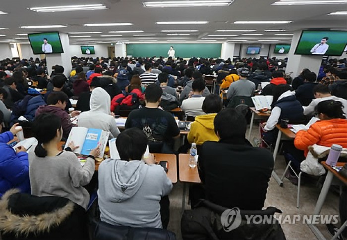 “고향 못 간다고 전해라” 연휴에도 취업준비하는 청년들