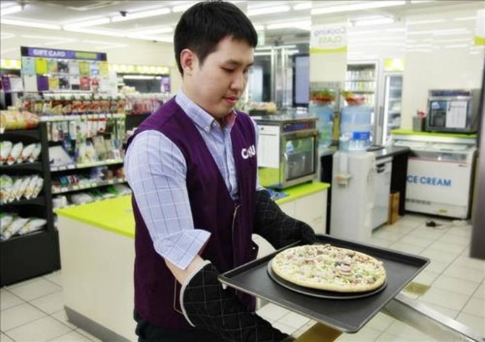 편의점 알바가 ‘극한직업’인 8가지 이유