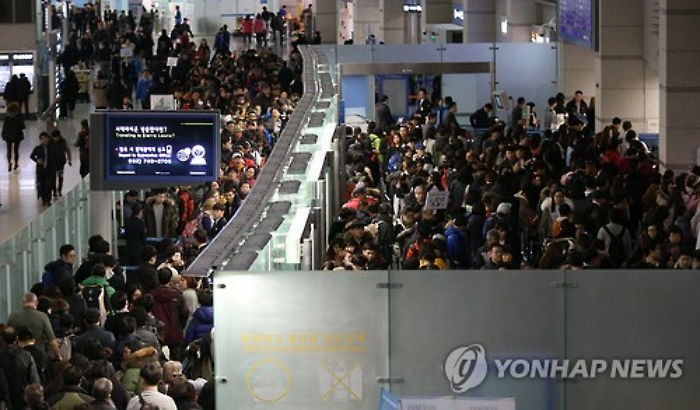 설 연휴 앞두고 출국 인파로 몰린 인천공항 현재 상황