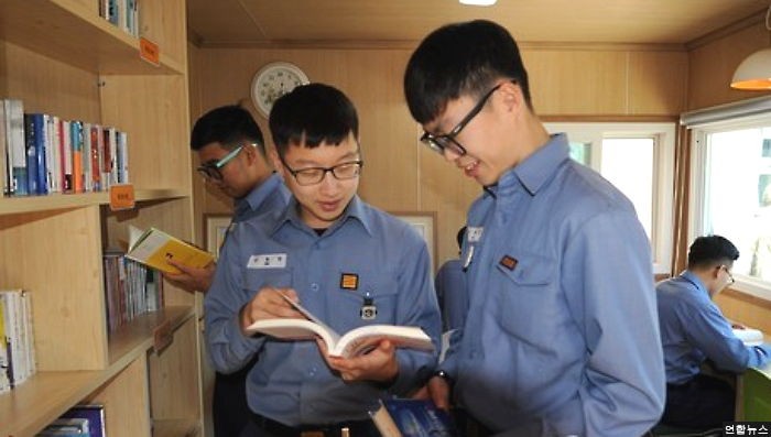 동해안 최전방 부대에 ‘독서카페’ 만들어준 회사원들