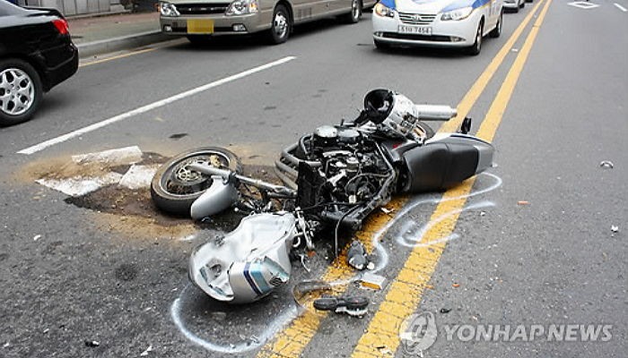 ‘설 연휴’ 첫날 청소차에 깔려 숨진 20대 배달원