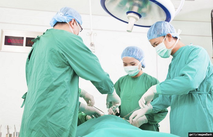 수술실에서 ‘녹색 옷’을 입어야만 하는 이유