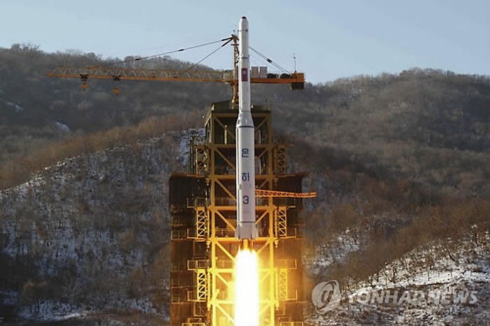 <속보> 북한, 설 연휴에 ‘장거리 미사일’ 전격 발사