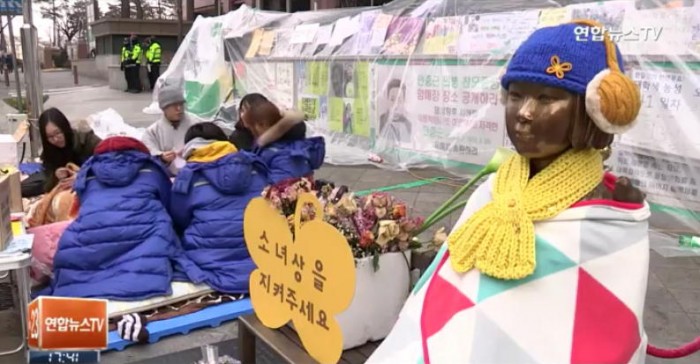 설 연휴에도 소녀상 지킨 학생들…시민 발길 이어져 (영상)