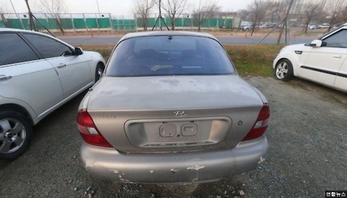 시신 든 채 방치된 차까지…폐차장으로 전락한 낙동강변