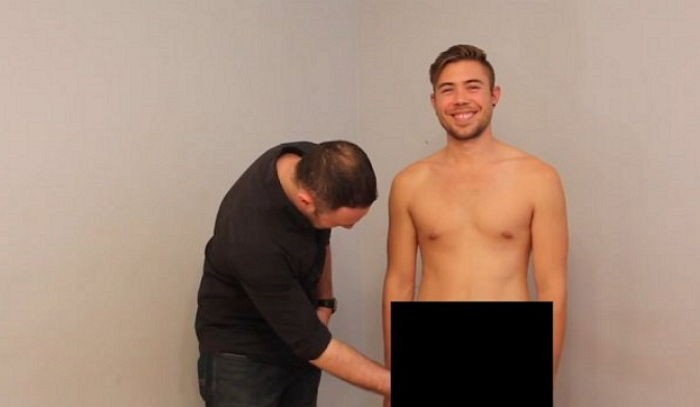 태어나 처음 다른 남성의 성기 만져본 청년들 반응