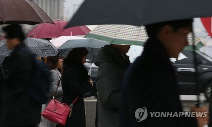 “전국적으로 천둥·번개 동반한 비 내린다”