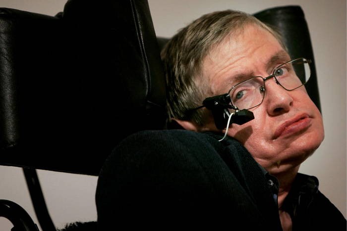 중력파 탐지 성공에 스티븐 호킹 “40년 전 내 이론 맞았다”