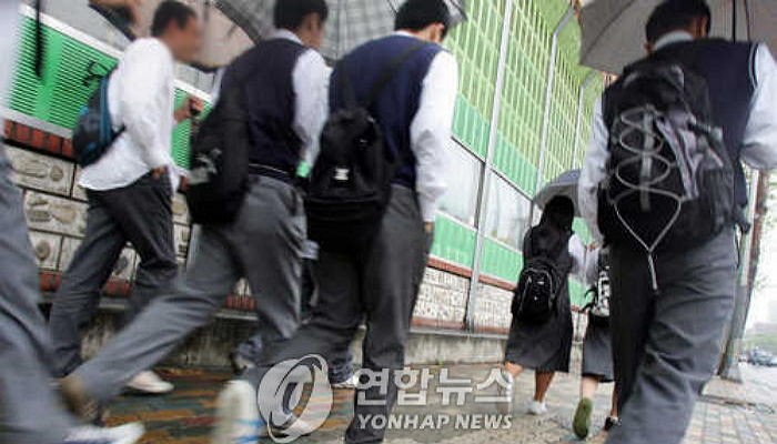 20대 성인 눈썹 밀고 머리카락 지진 무서운 10대들