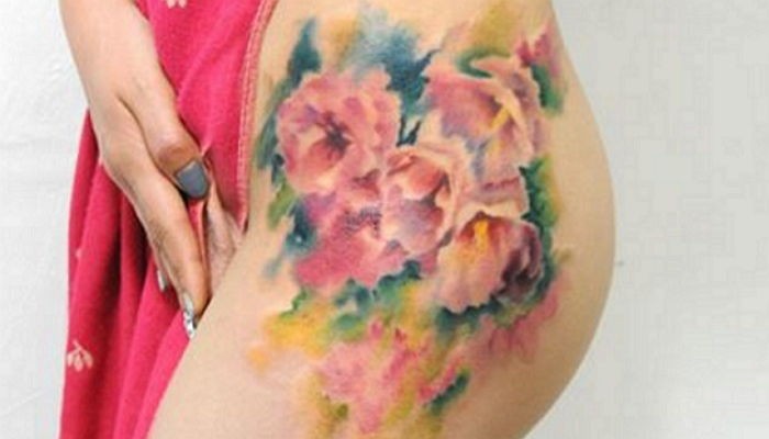 외신에도 소개된 몸에 꽃문신 그려주는 ‘타투이스트’