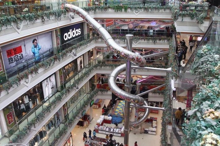 대륙 쇼핑몰에 등장한 계단 대신 타는 5층 미끄럼틀