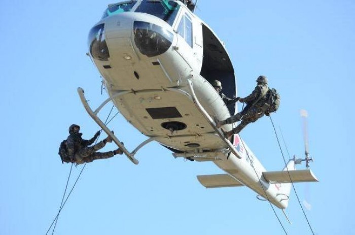월남전에 쓰던 헬기 100여대 아직도 운용하는 대한민국 육군