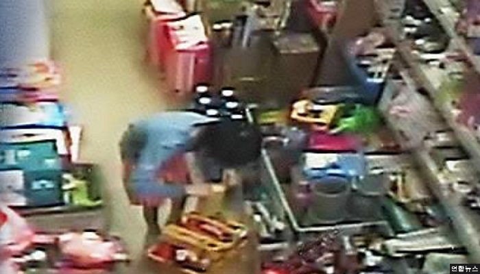 맨발로 탈출한 11살 소녀가 들춰낸 자녀학대의 참상