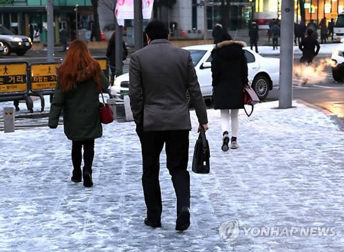 오늘(16일) 출근길 추위 계속…낮까지 중부 눈 소식