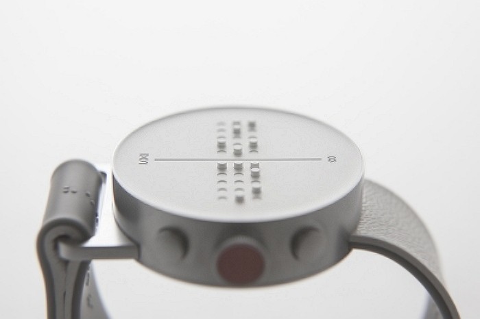 국내 청년들이 세계 최초로 만든 ‘시각장애인용 스마트워치’