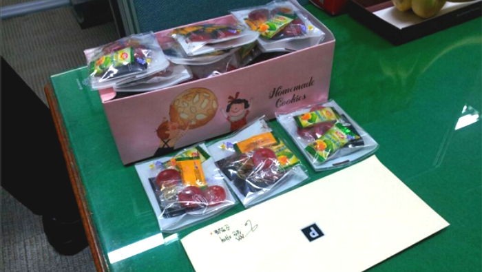 “늘 감사해요” 초콜릿 들고 파출소 찾아온 여학생