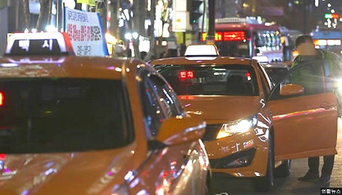 승객이 휘두른 망치 잡은채 500m ‘안전운전’한 택시기사