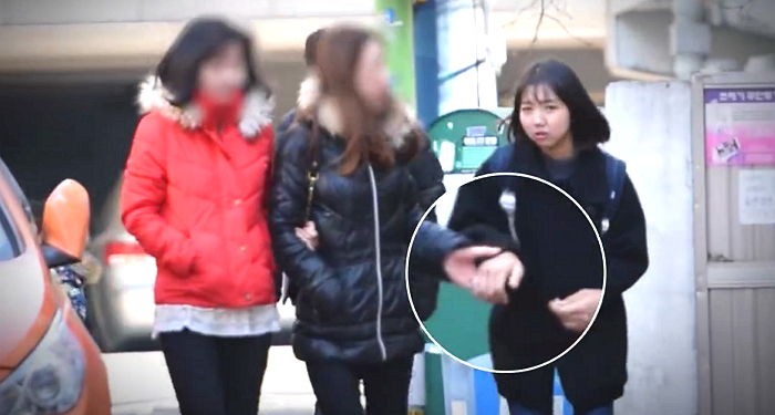 “수상한 사람이 쫓아오니 도와달라”는 말 들은 시민들의 반응 (영상)