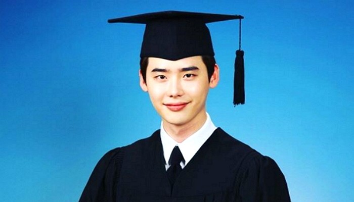 이종석, 22일 대학 졸업 앞두고 학사모 쓴 사진 공개