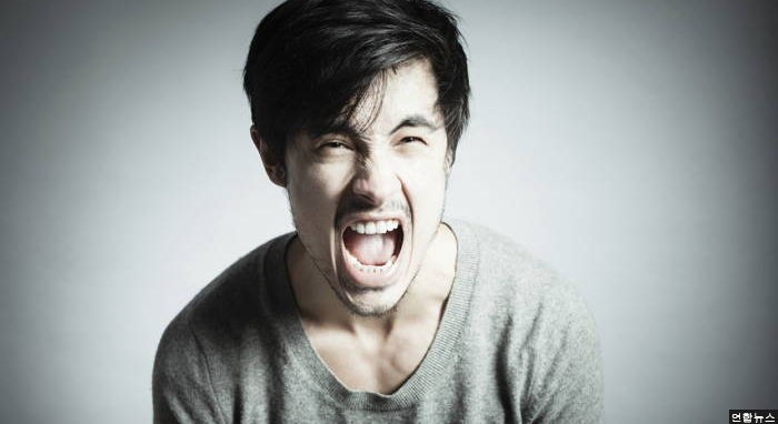 26세 연하 전 여친에게 1천700만원 쓴 아저씨의 분노