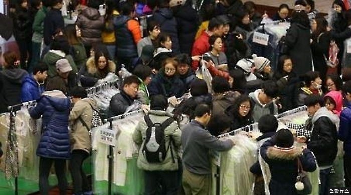 대책없는 ‘교복 대란’에 애간장 타는 학생과 학부모