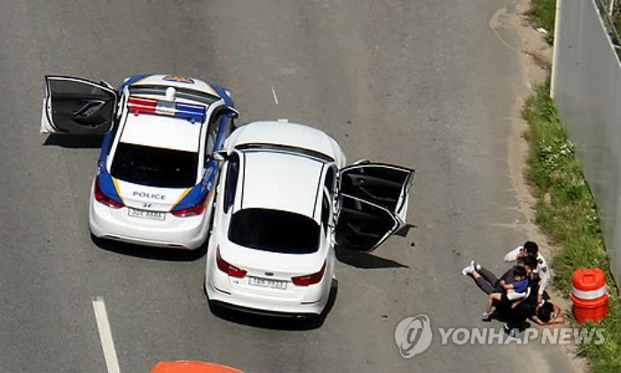 음주운전 단속 걸린 뒤 앙심품고 순찰차 들이받은 30대