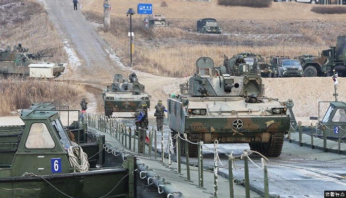 경기도 파주서 軍 장갑차 2대 미끄러져 추돌…4명 부상