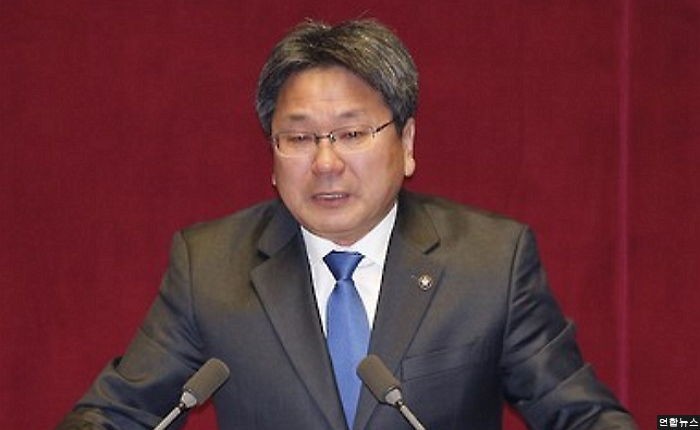 국회의원 눈물의 ‘필리버스터’…‘임을 위한 행진곡’ 제창