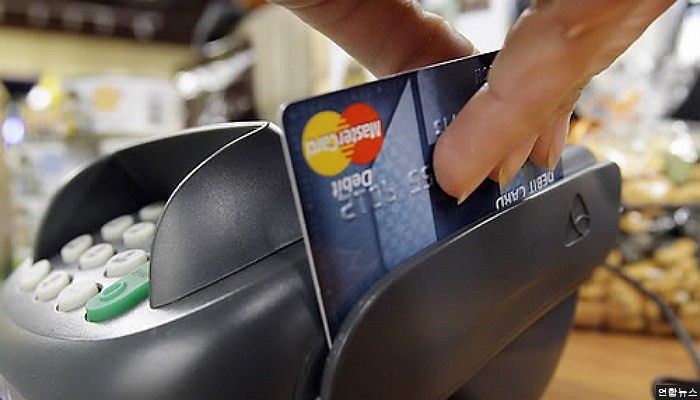 만취객 데려가 ‘1300만원’ 긁게 한 술집주인들