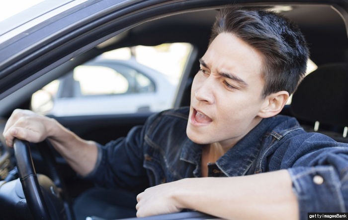 음료수 캔 던져 ‘택시 창문’ 부순 운전자 검거
